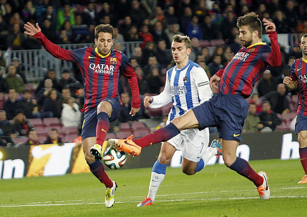 Foto: Jordi Alba y Piqué, en un partido de la pasada temporada contra la Real Sociedad.