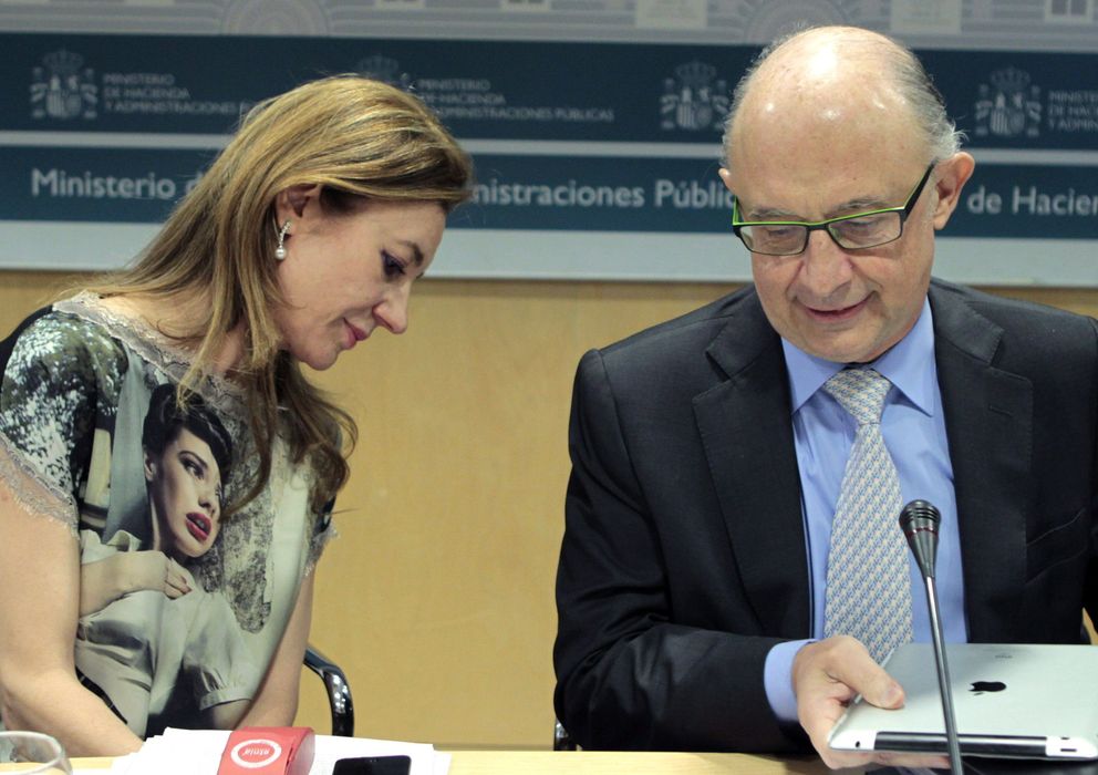 Foto: Cristóbal Montoro y la secretaria de Estado de Presupuestos y Gastos, Marta Fernández Currás, durante la reunión del Consejo de Política Fiscal y Financiera (CP