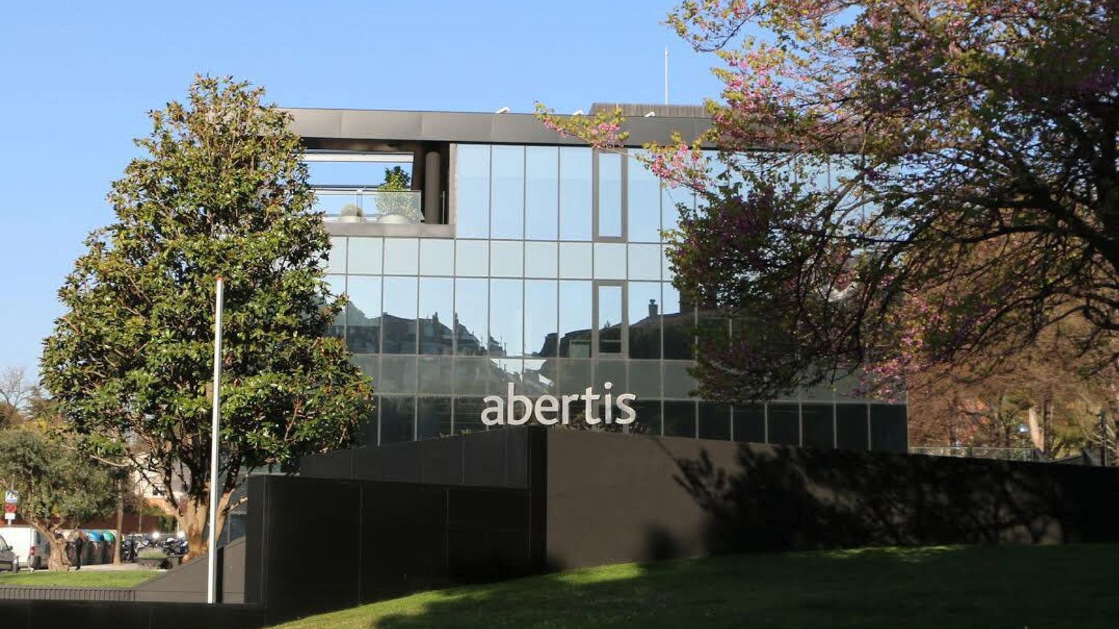 Foto: Vista de la sede de Abertis en Barcelona. (EFE)