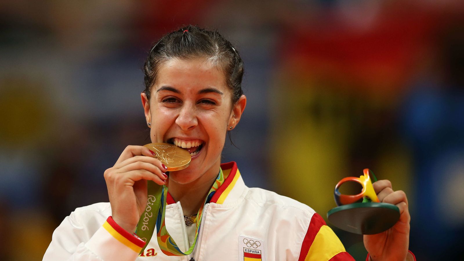 Foto: Carolina Marín, en lo alto del podio de los Juegos de Río. (EFE)