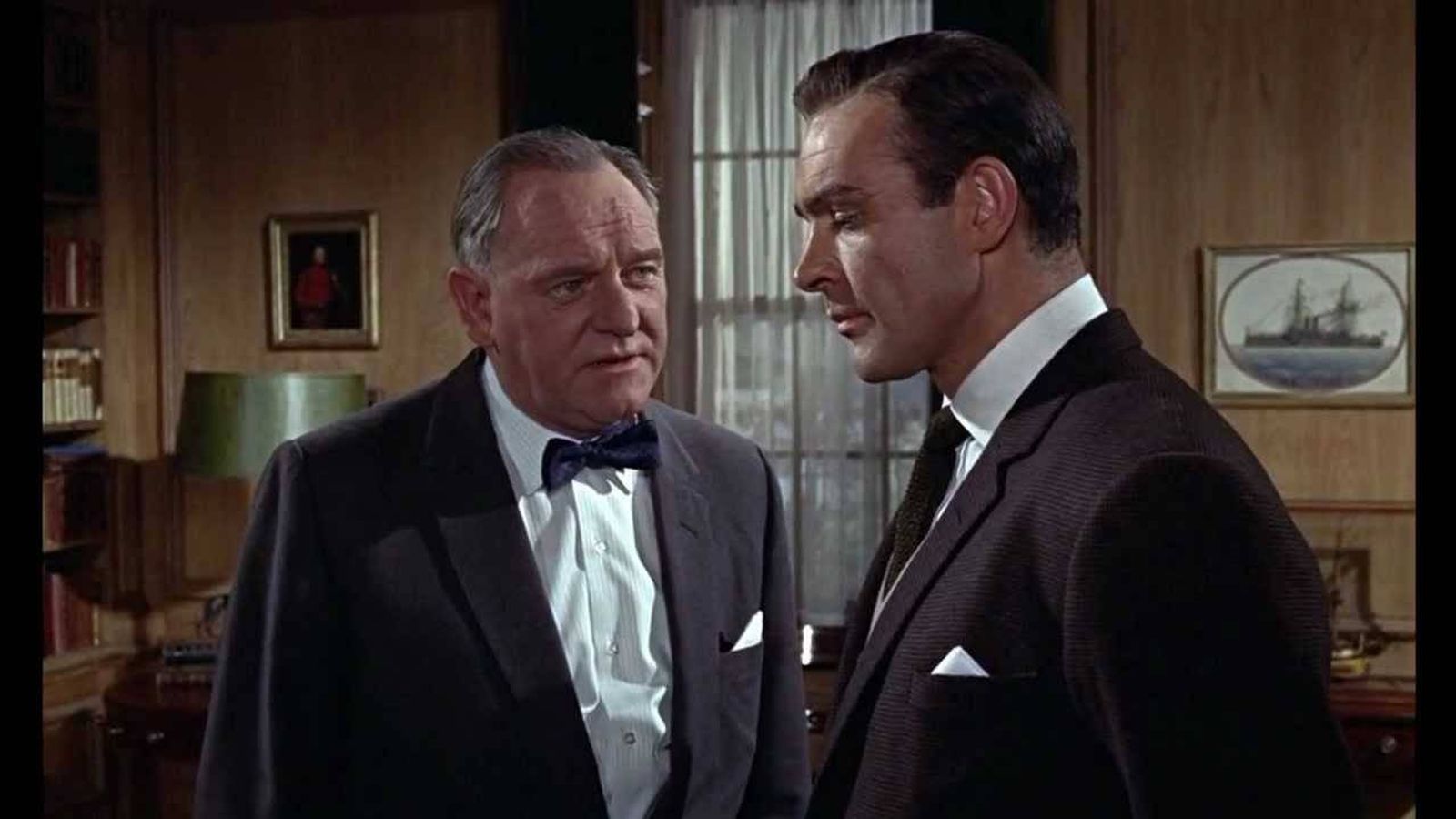 Foto: 'M' y James Bond durante una de las primeras películas de la saga 007.