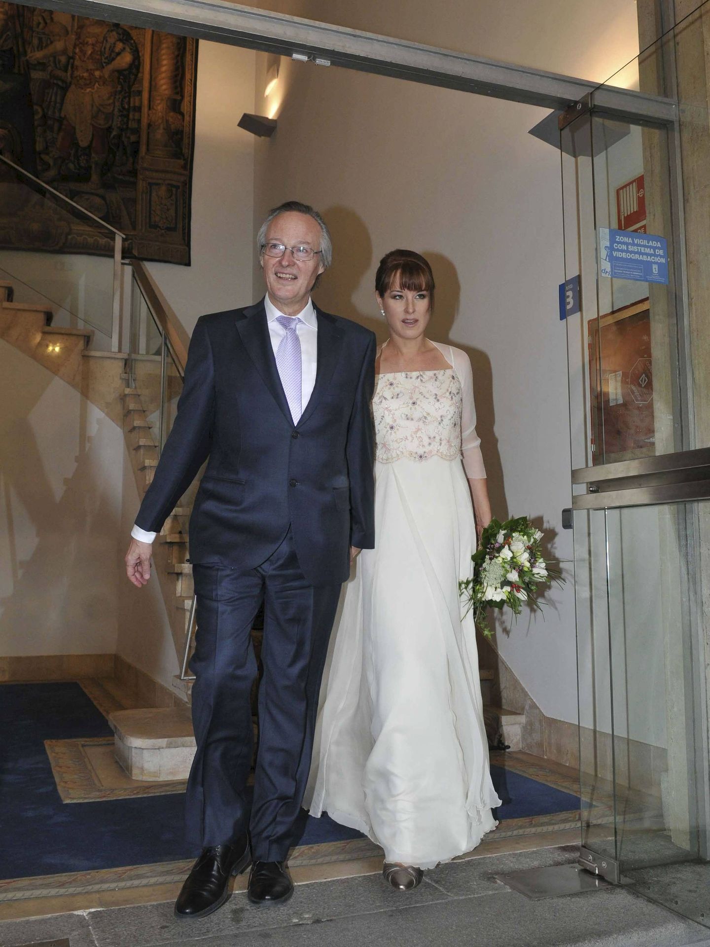 Josep Piqué y Gloria Lomana, el día de su boda. (EFE)