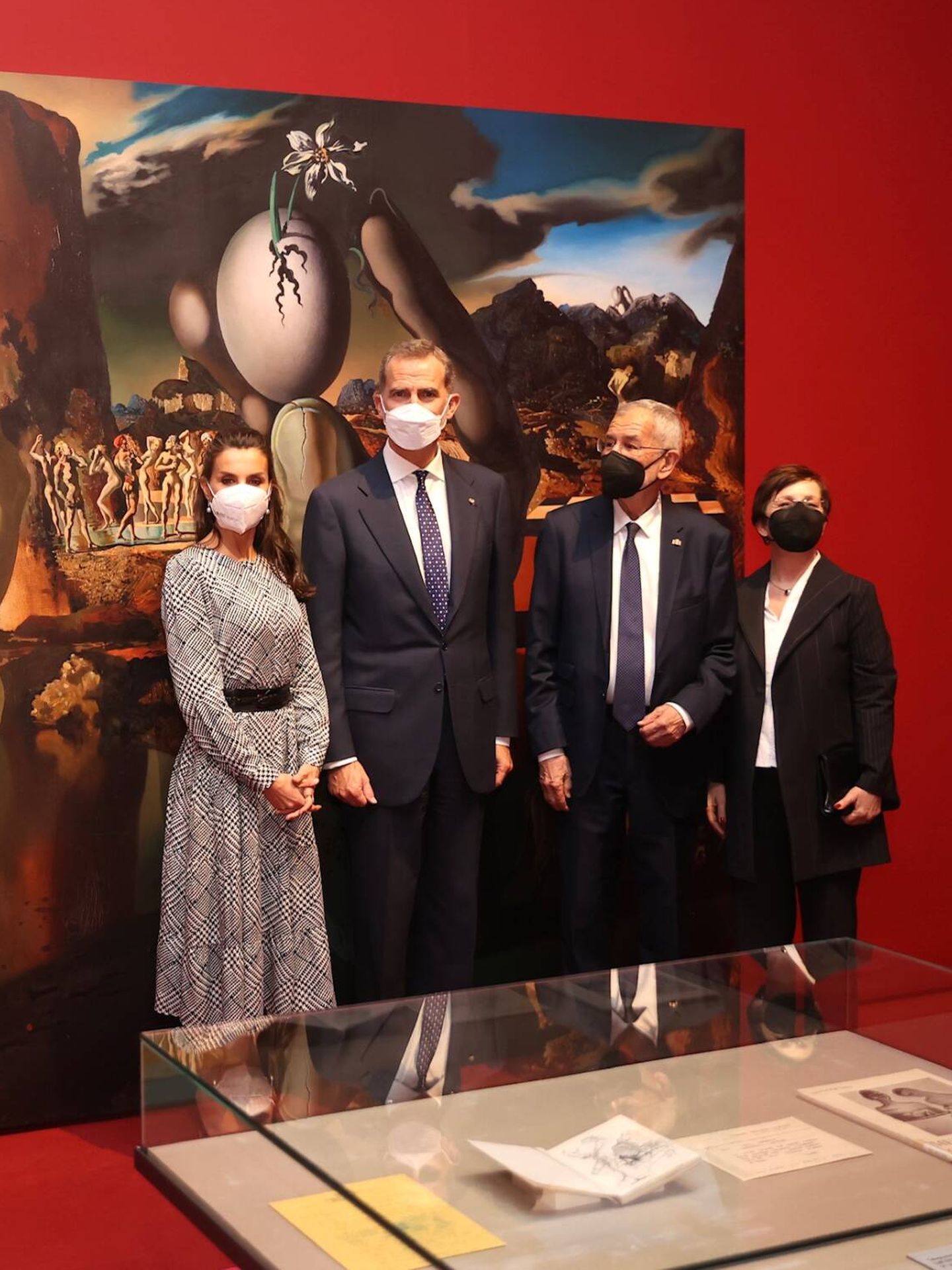 Los Reyes, en la exposición 'Dalí-Freud. Una obsesión'. (Casa de S. M. El Rey)
