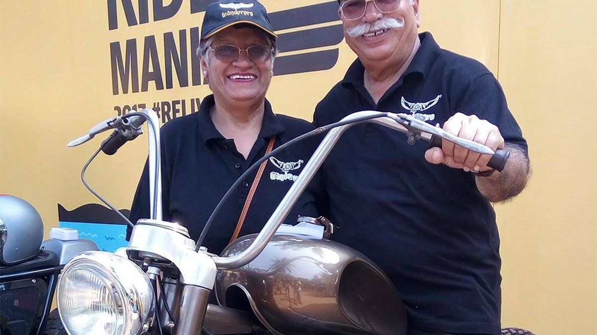 ¿Quién dijo miedo? Un matrimonio de jubilados indio recorre el mundo en moto