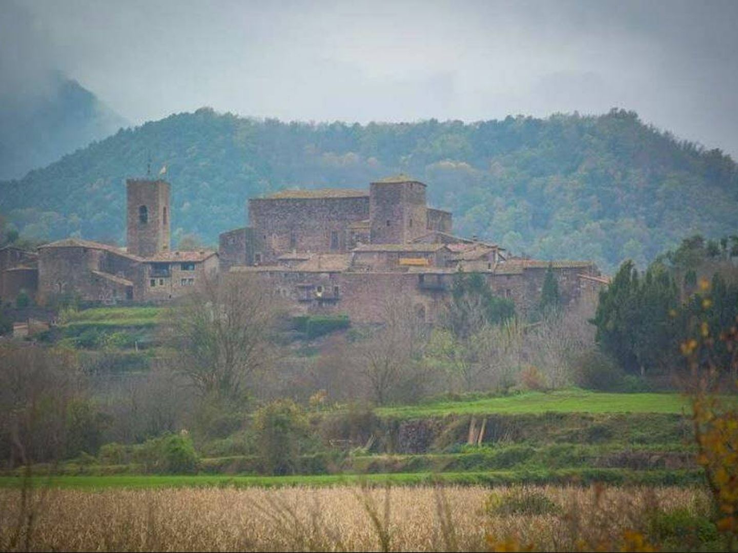 Castillo de Santa Pau. (Fotocasa)