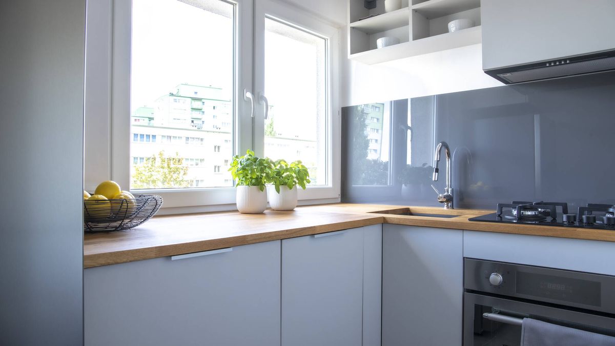 Las claves de Marie Kondo para ordenar tu cocina y aprovechar el espacio disponible