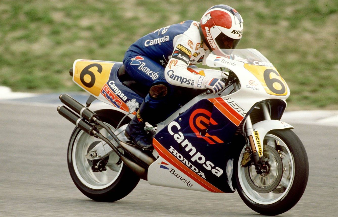 Sito PONS, piloto de motos de España y componente del equipo Honda 500, en accion. Temporada 1990. 03-02-1990.   Sito PONS, pilot from Spain and Honda 500 team member, in action. Seasson 1990. 03-02-1990.