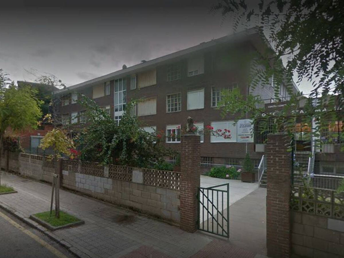 Foto: El presunto intento de secuestro ocurrió a las afueras de este colegio, en Santander. Foto: Google Maps