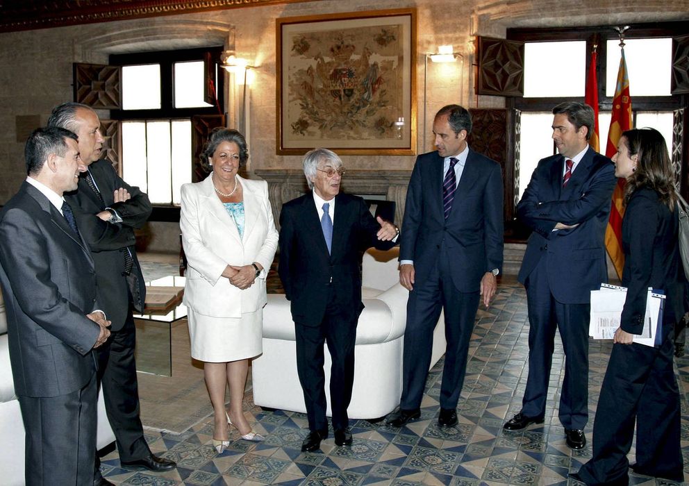 Foto: Rita Barberá, Bernie Ecclestone y Francisco Camps.