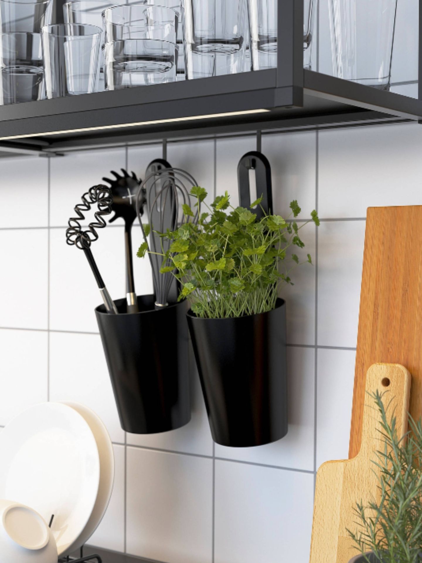 Soluciones de Ikea para ganar espacio en una cocina pequeña. (Cortesía)