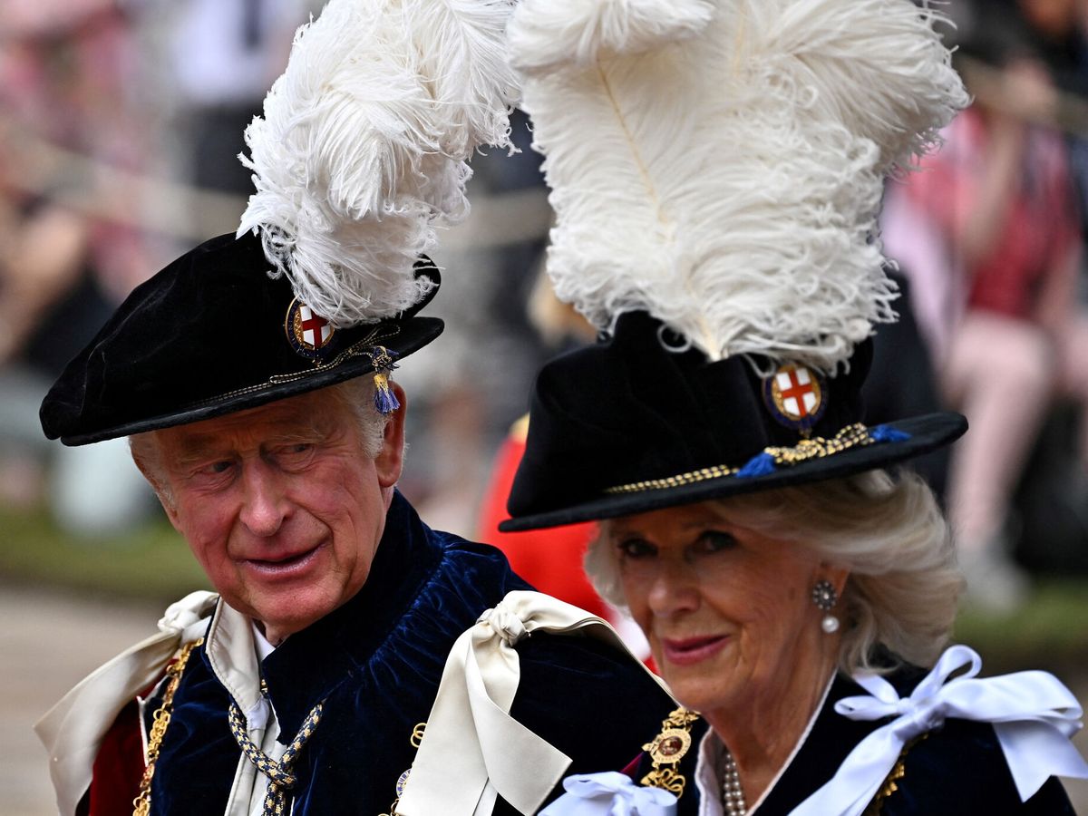 Foto: La duquesa de Cornualles, investida con la Orden de la Jarretera. (Reuters/Pool/Ben Stansall)