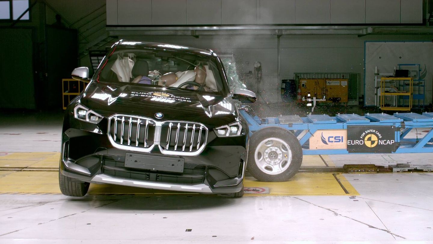 El BMW X1 equipa airbag central delantero, y eso le ayudó a conseguir la nota máxima.