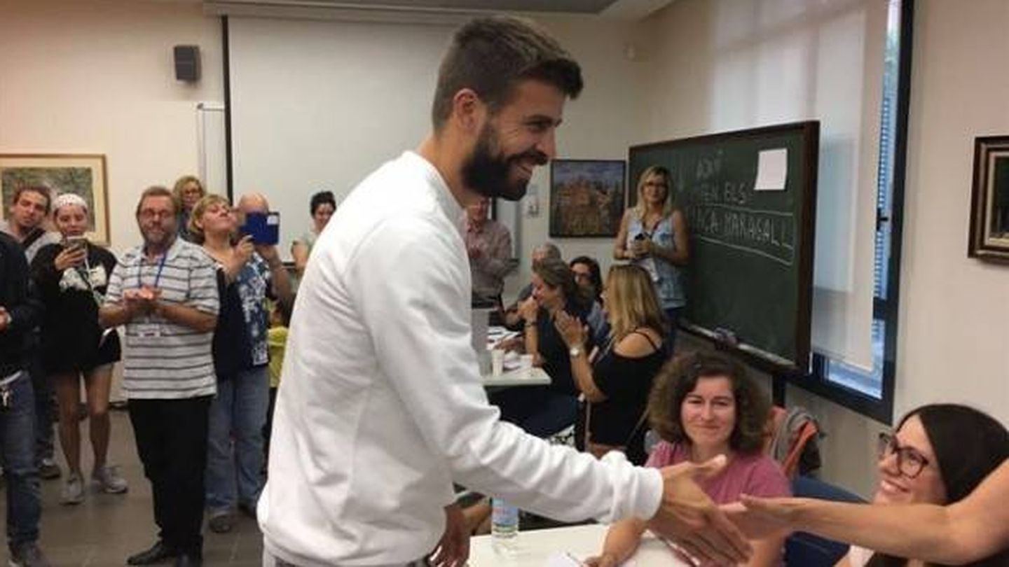 Gerard Piqué colgó en Instagram su foto sonriente mientras votaba el domingo. 