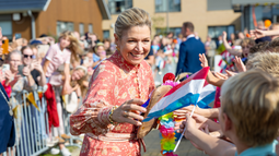 Máxima de Holanda rescata por quinta vez el vestido de cachemira estilo boho que estrenó en Asia en 2019