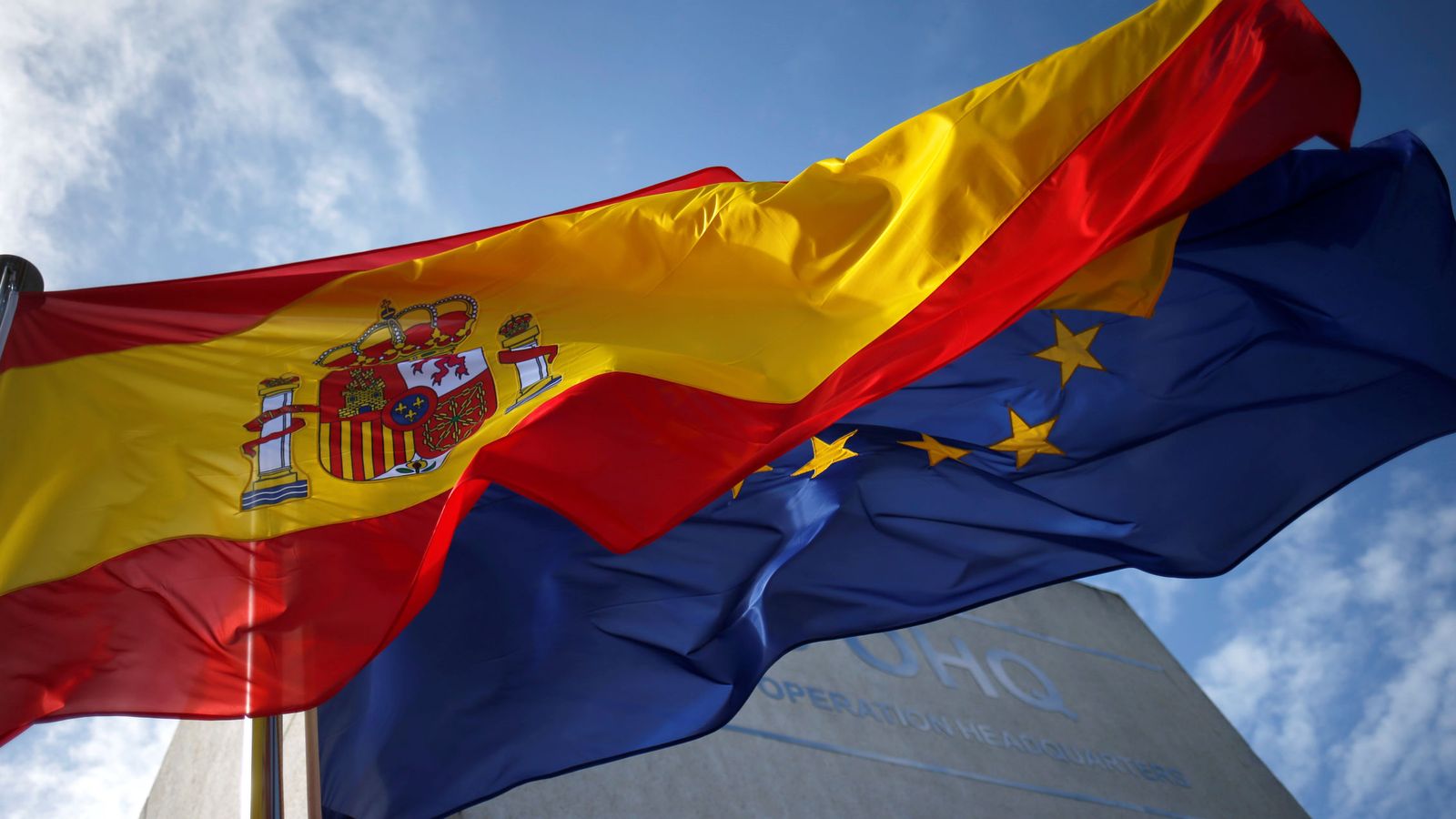 Foto: Bandera española y europea en la base de Rota. (Reuters)