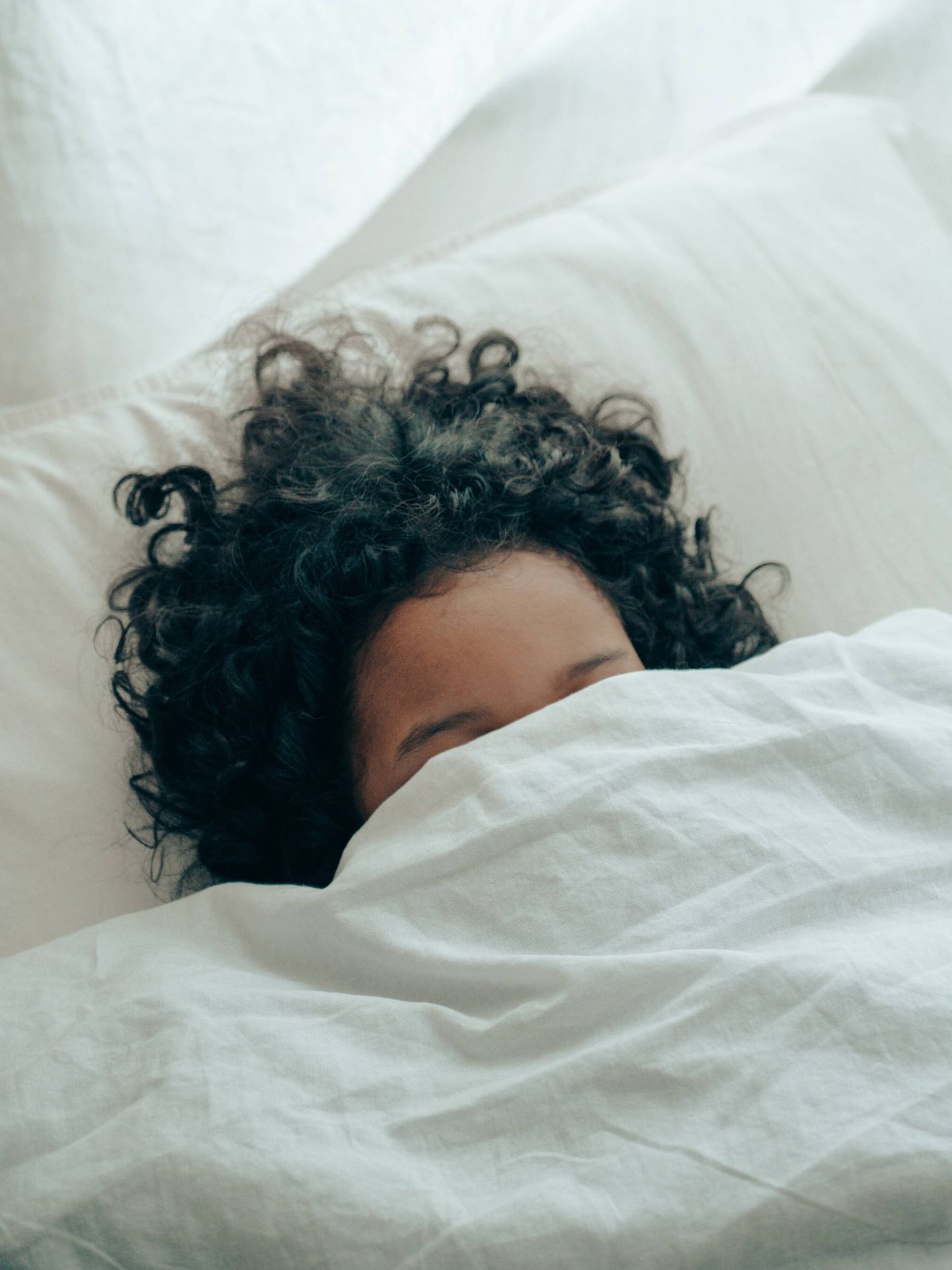 Así afectan las hormonas al sueño en las mujeres. (Pexels/Ketut Subiyanto)