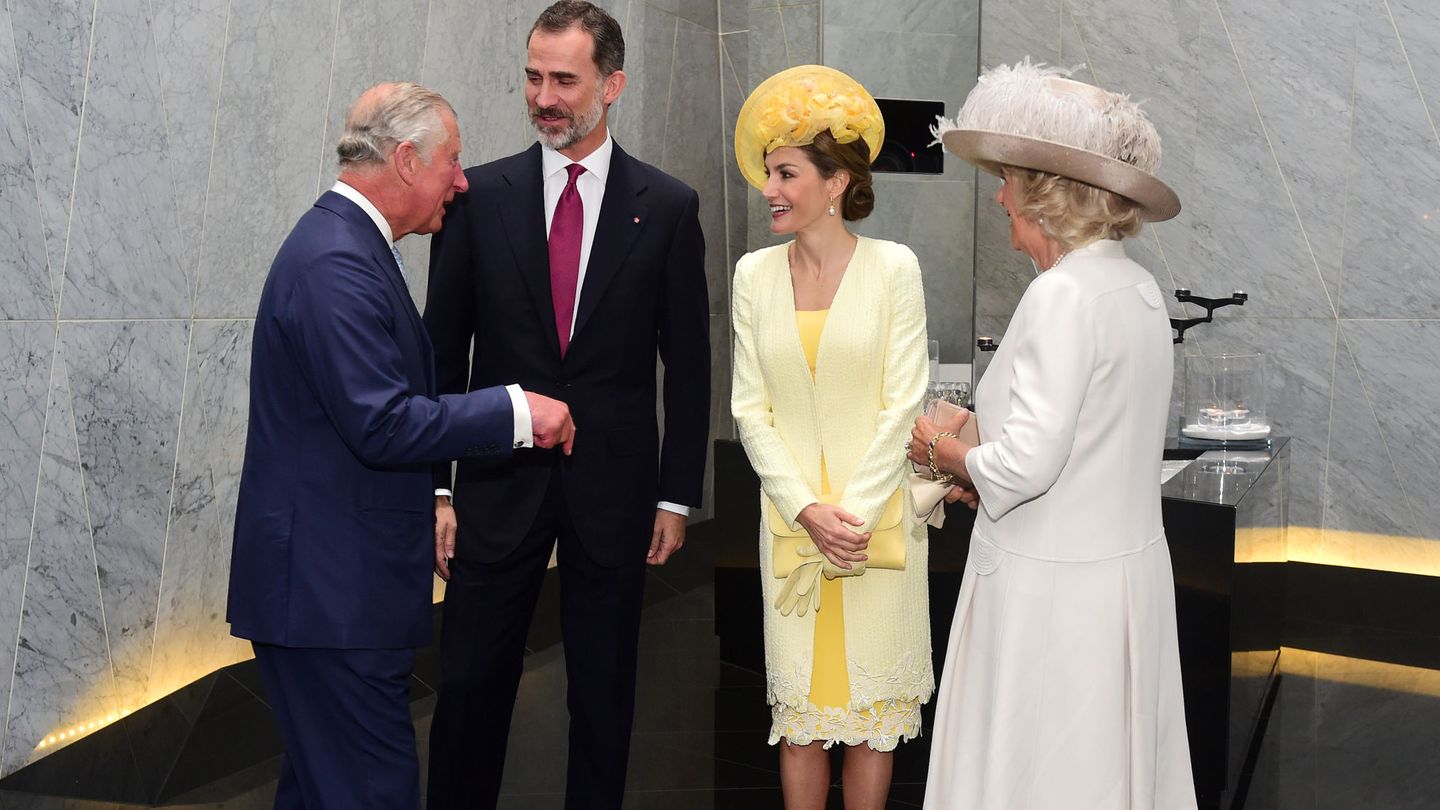 Los nuevos reyes británicos con sus homólogos españoles, en una imagen de archivo. (Reuters/Hannah McKay)