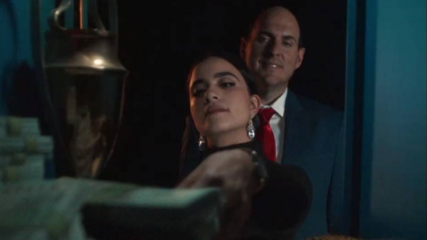 Andrés Parra y Karla Souza en 'El presidente'. (Amazon)