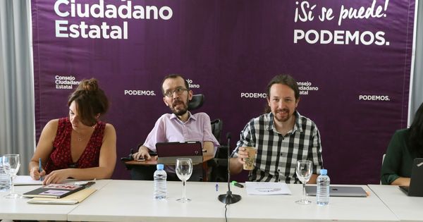 Foto: El secretario general de Podemos, Pablo Iglesias (d), junto al secretario de organización del partido, Pablo Echenique (c), y la Secretaria de Participación Ciudadana Estatal, Noelia Vera, en la reunión de la dirección. (EFE)
