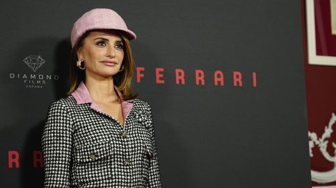 El abrigo de Chanel que Penélope Cruz ha convertido en minivestido para la presentación de 'Ferrari'