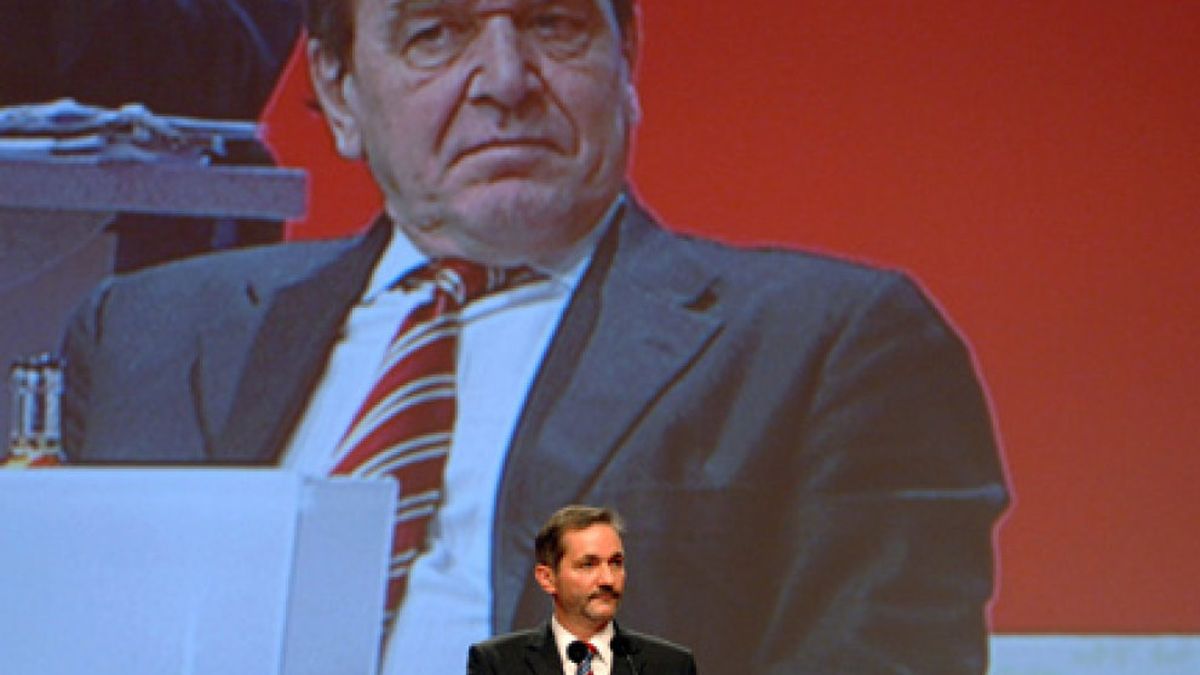 Platzeck, elegido nuevo presidente del SPD con un 99,4% de los votos