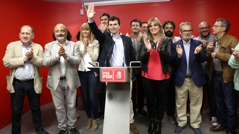 El PSOE extiende su poder en las alcaldías gallegas y Baltar intenta preservar su feudo