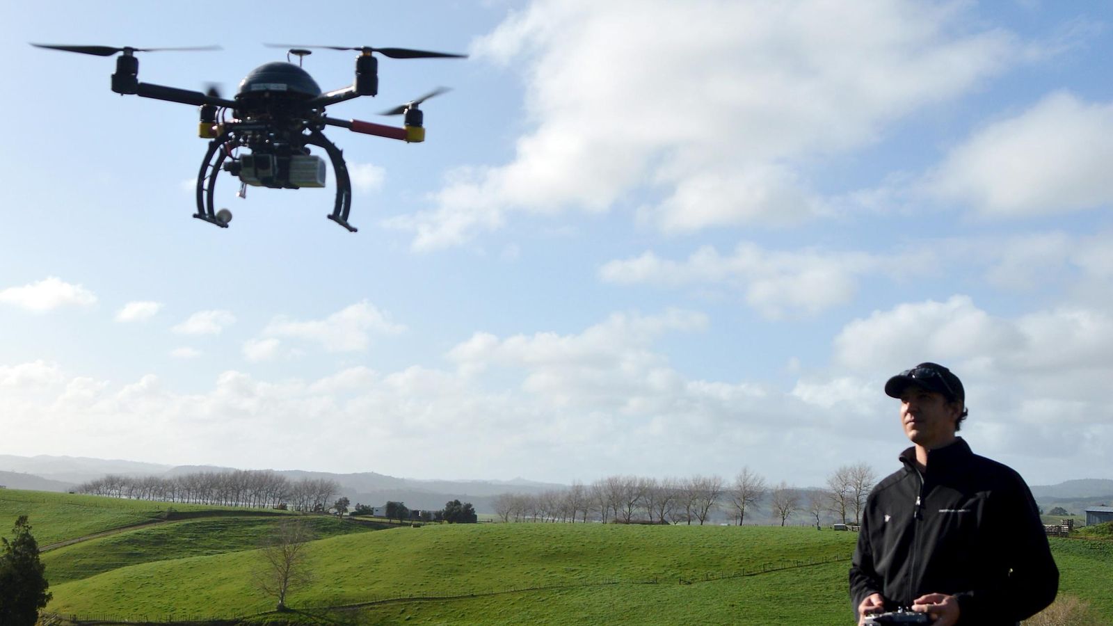 Foto: Dron volando en Nueva Zelanda. (Reuters)