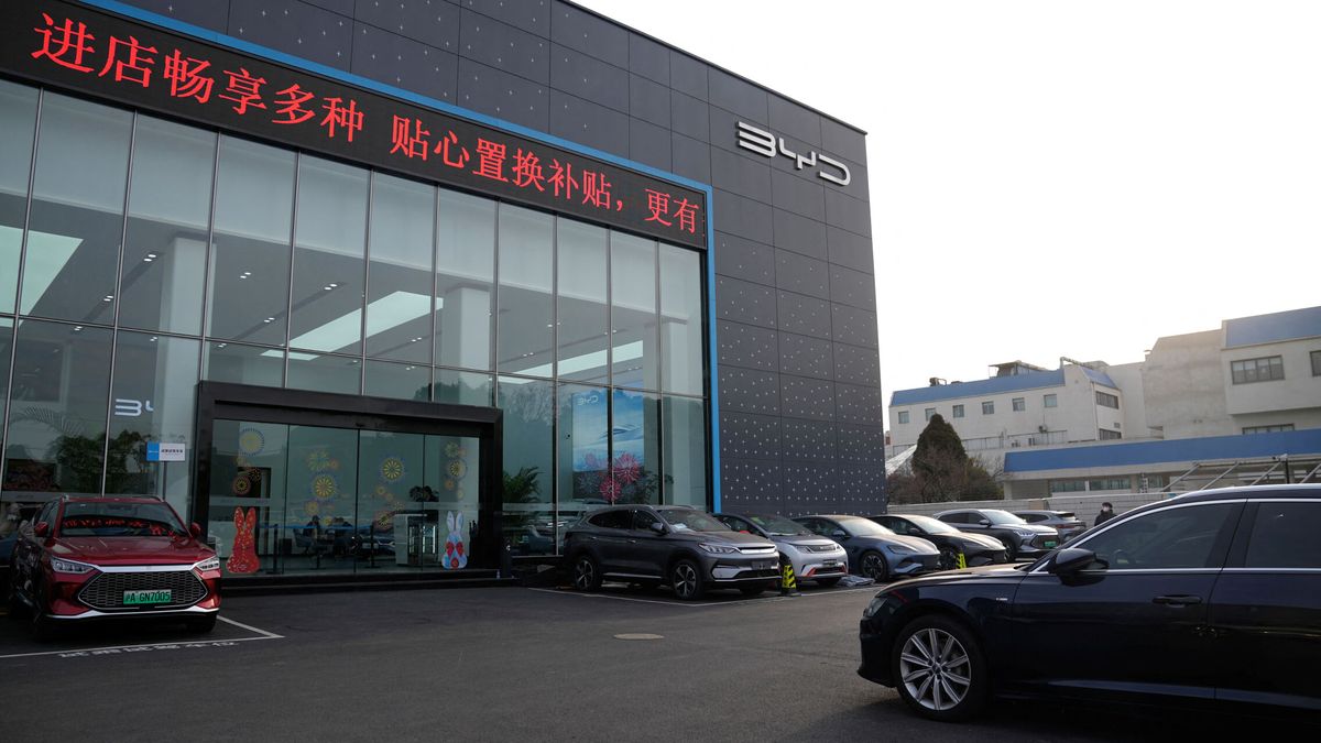 Las compras de coches chinos se multiplican por 20 y golpean al sector del automóvil en España