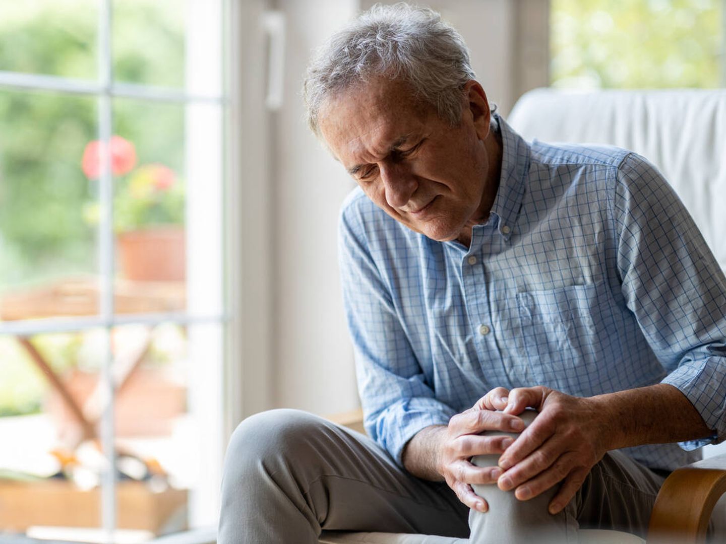 La principal causa de la osteoporosis masculina primaria es el envejecimiento. (iStock)