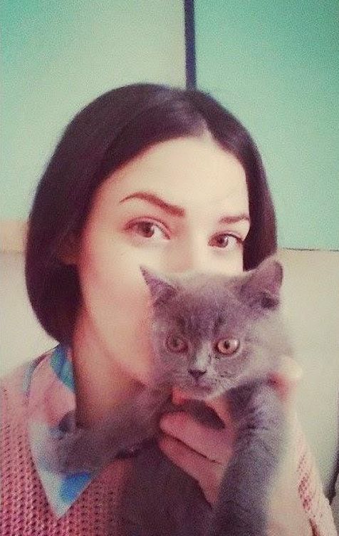 Brianda con su gato (Blogger)