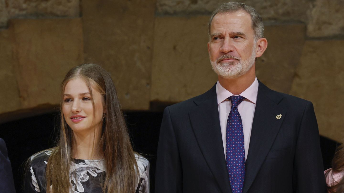 Felipe VI y la princesa Leonor, durante el concierto de los Premios Princesa de Asturias 2023. (EFE/Ballesteros)