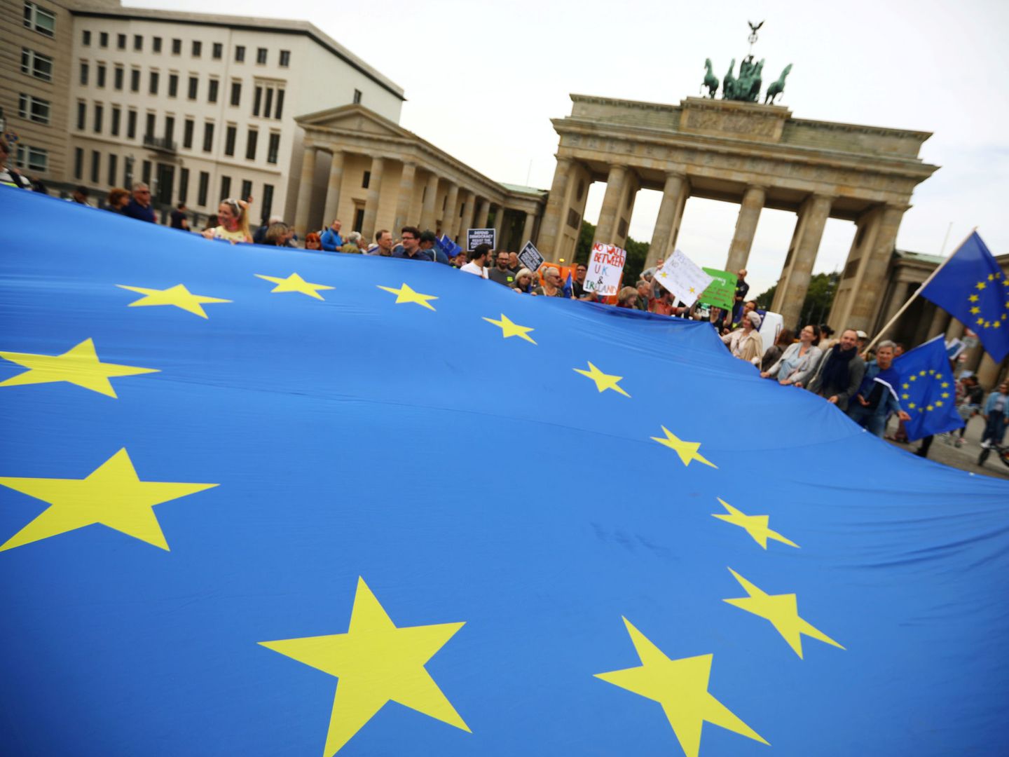 Bandera de Europa en una manifestación en Alemania. (EFE)