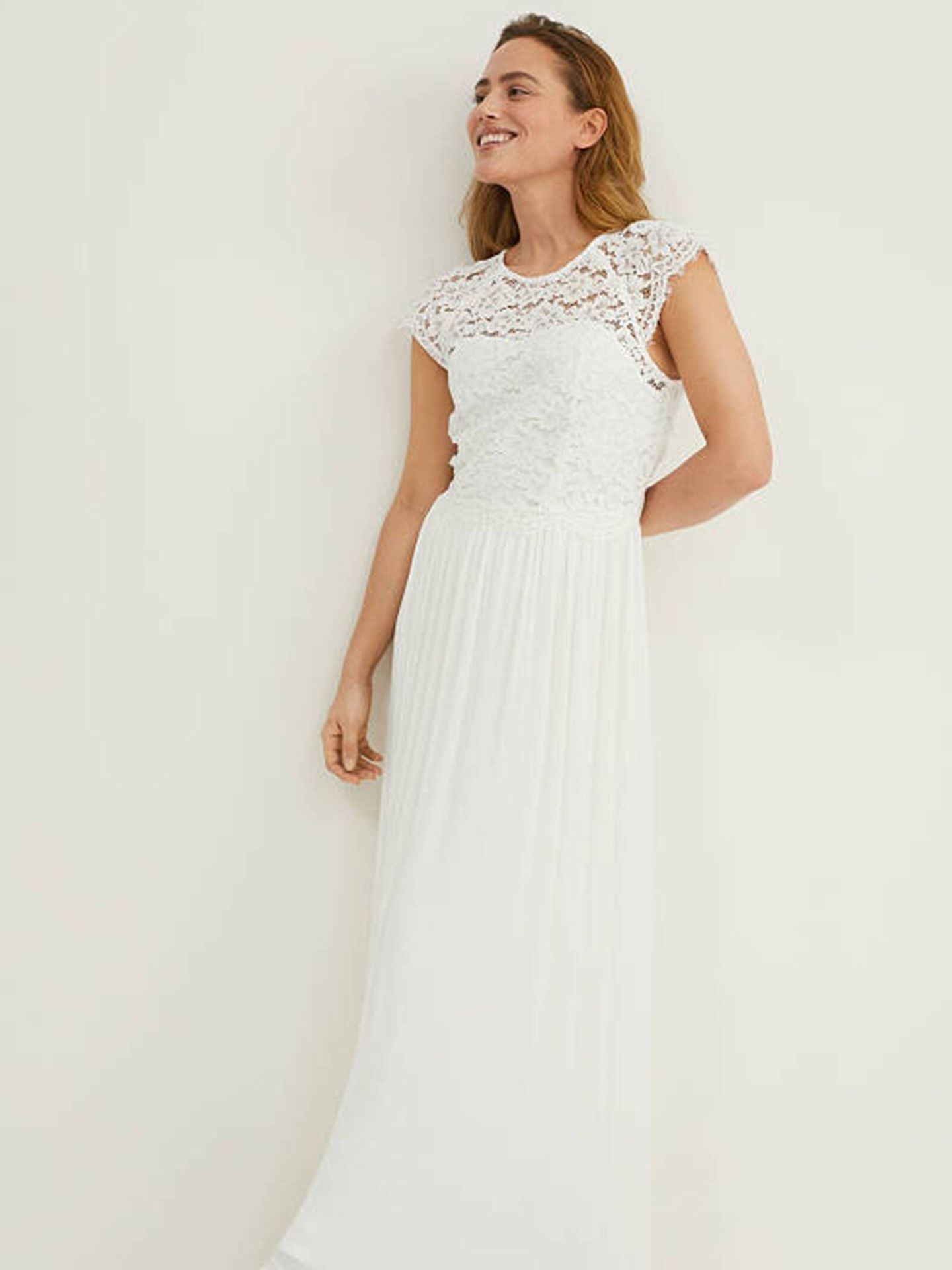 Vestido de novia blanco, elegante y low cost. (CyA/Cortesía)