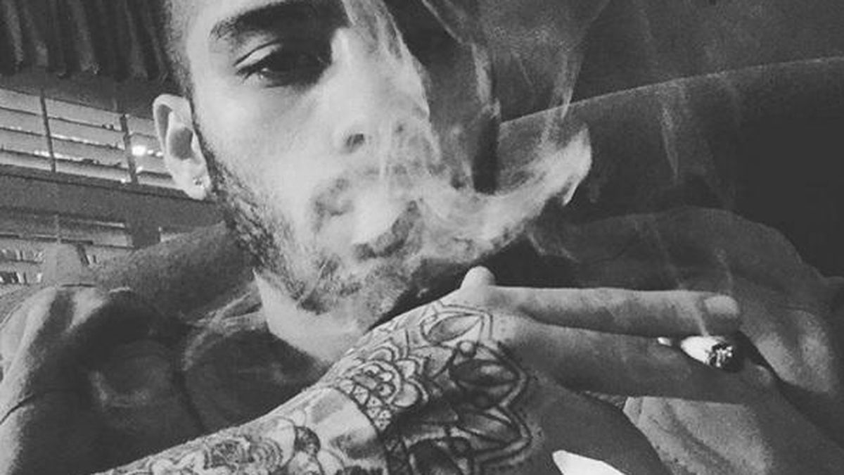 Zayn Malik, semidesnudo y fumando marihuana en Instagram