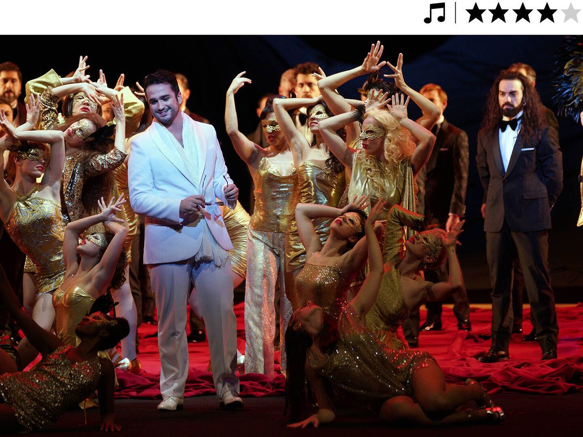 Foto: El tenor Xabier Anduaga, en una representación de 'Rigoletto', en el Teatro Real. (Javier del Real)