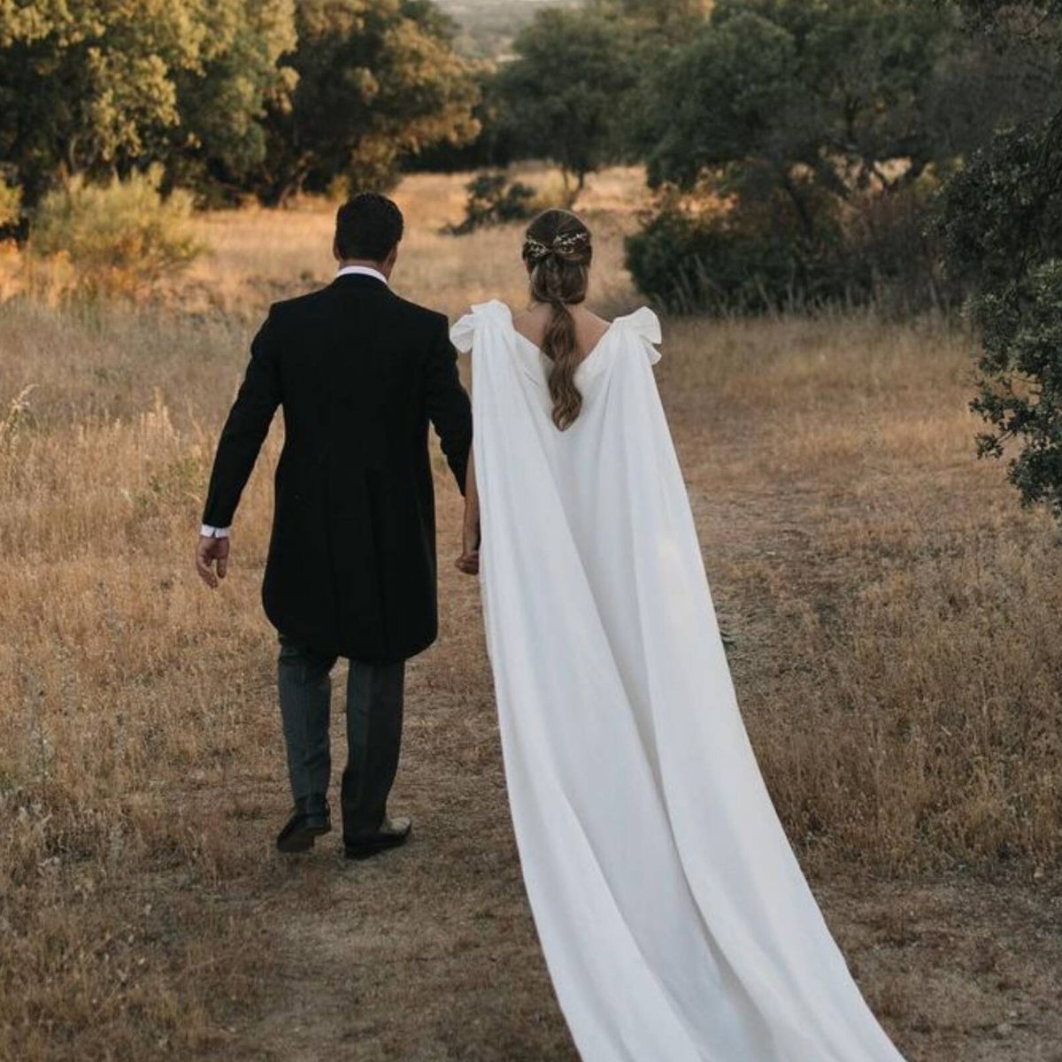 Los vestidos de novia con capa más perseguidos de Instagram