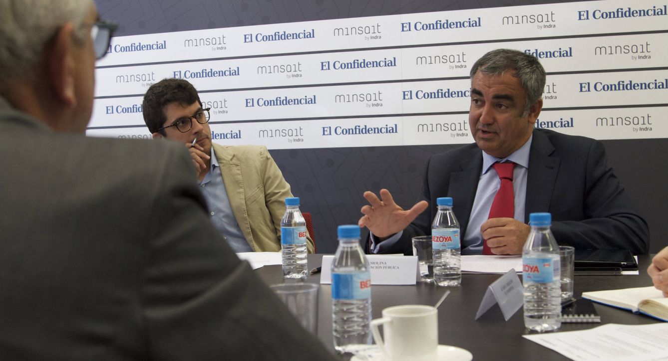 Domingo Molina, secretario general de Administración Digital del Ministerio de Hacienda y Función Pública (primero por la derecha). (Francisco Albilares)