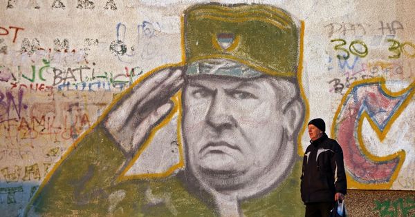 Foto: Mural en apoyo de Ratko Mladic en un suburbio de Belgrado, en diciembre de 2016. (EFE)