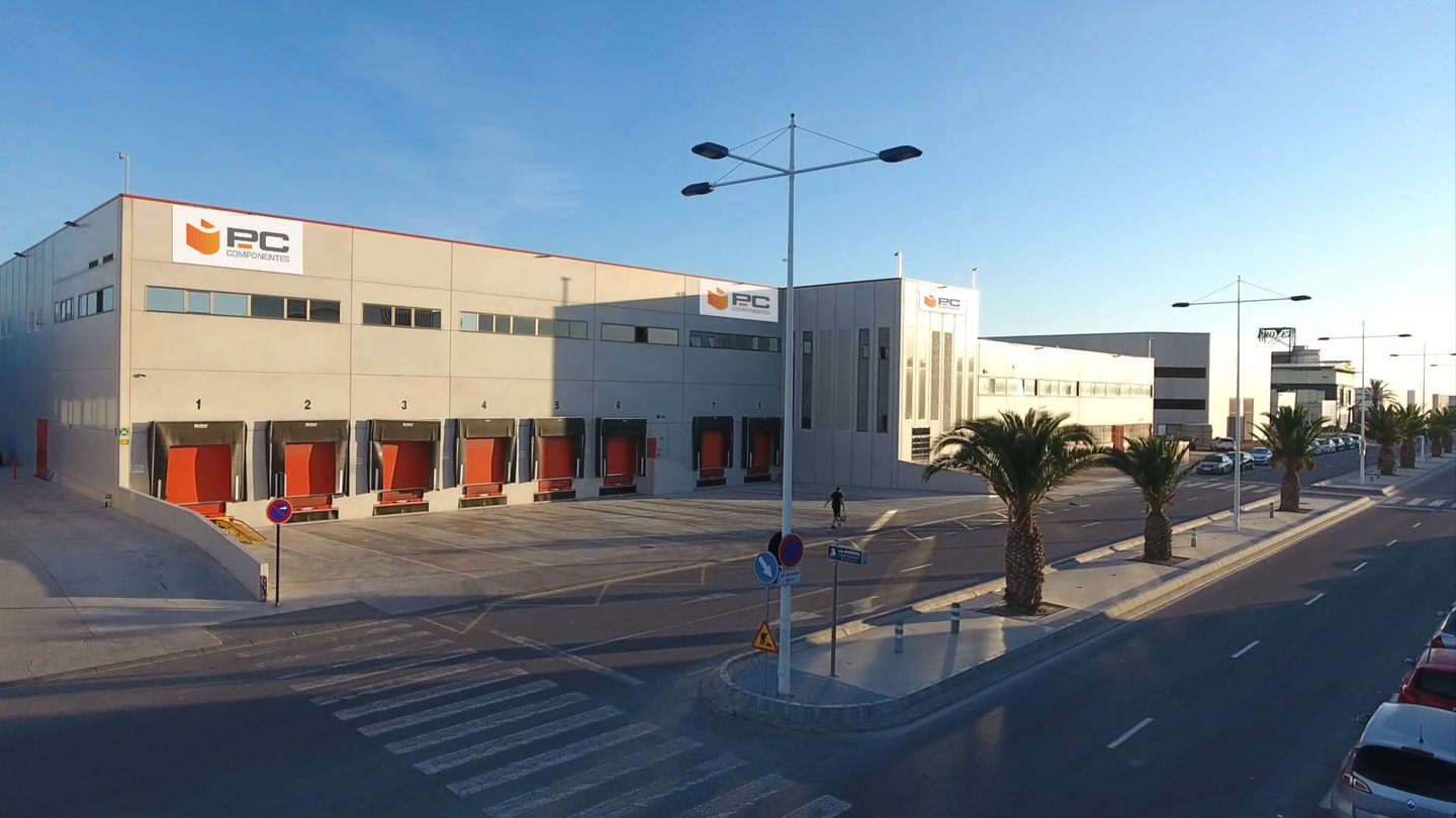 Fachada del almacén de PcComponentes en Alhama de Murcia. (PcComponentes)
