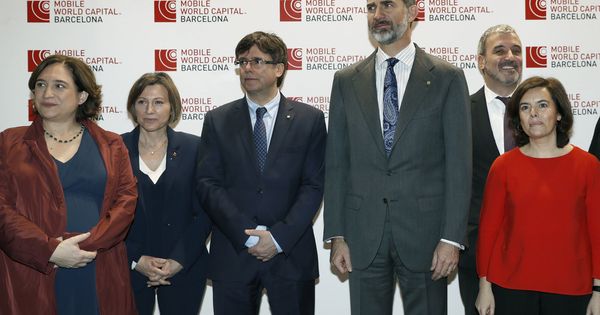 Foto: El Rey y Puigdemont abren de la mano la mayor feria tecnológica del mundo. (EFE)