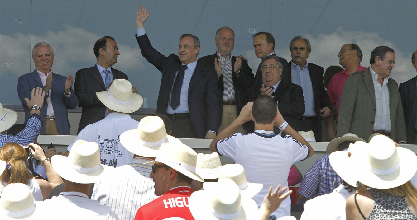 Florentino Pérez viendo un partido del Real Madrid Castilla en Valdebebas