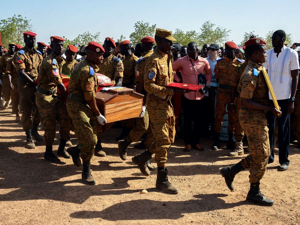 Foto: Foto de archivo de un funeral tras un ataque terrorista en Uagadugú (Burkina Faso) en 2018. (EFE)