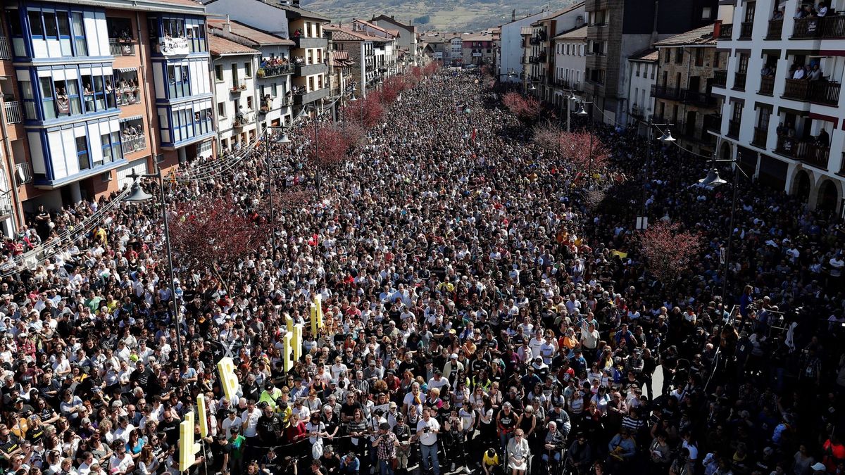 Miles de soberanistas vascos y catalanes marchan en Alsasua: "Esto no es justicia"