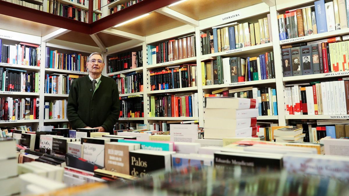 Se apaga la librería Lagun de San Sebastián, faro de libertad frente a ETA, por las ventas