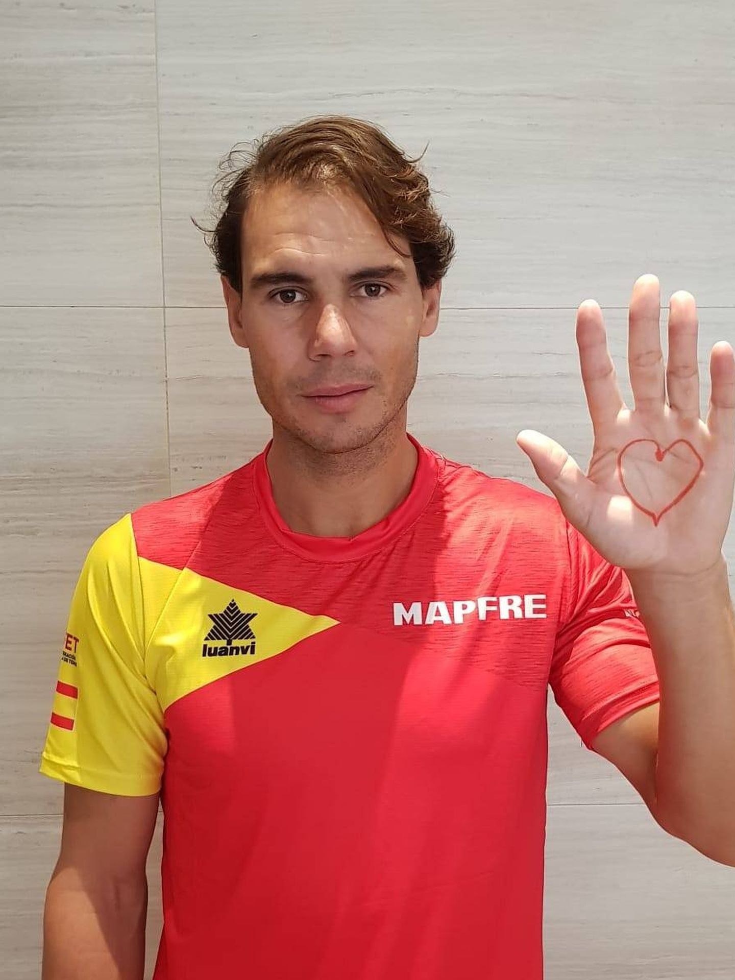  El tenista Rafael Nadal también se ha sumado a la iniciativa 'Tú pintas contra la muerte súbita'.