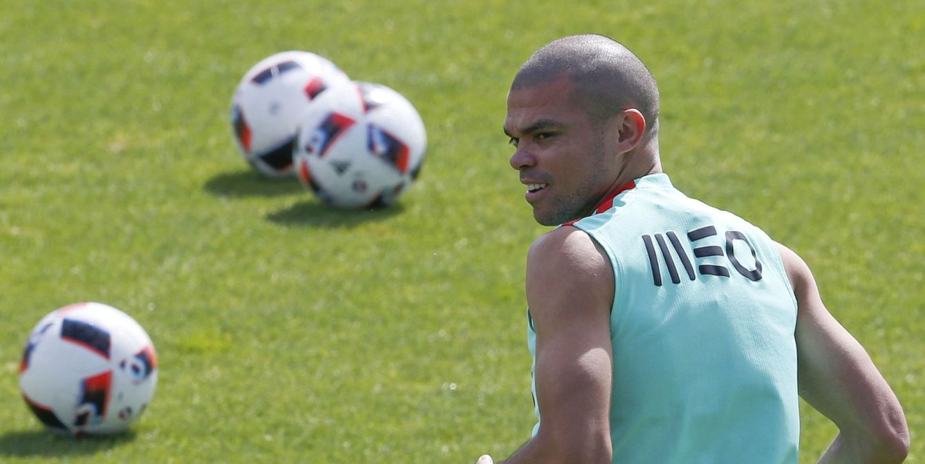 Pepe ha mejorado de sus problemas físicos y estará en el once inicial de Portugal. (Reuters)