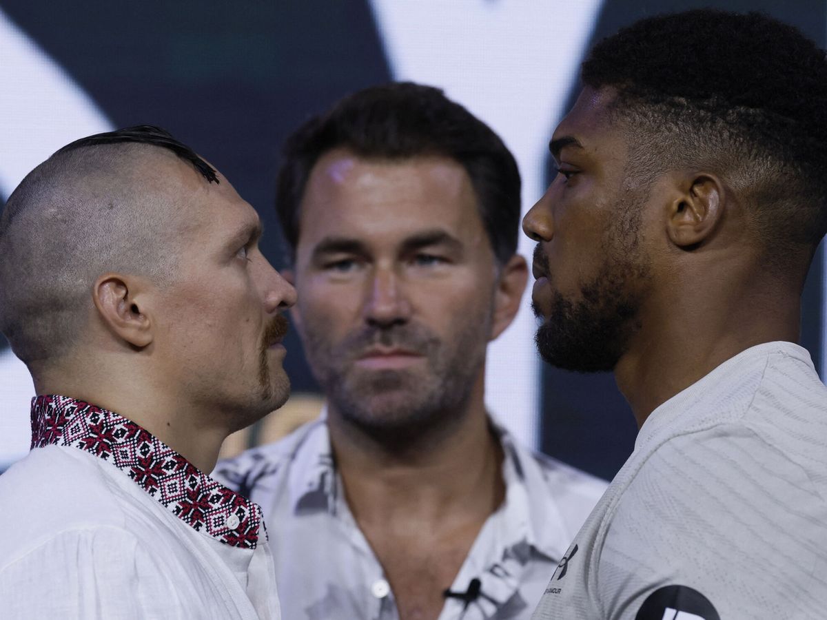 Foto: Ambos boxeadores, cara a cara. (Reuters/Andrew Couldridge)