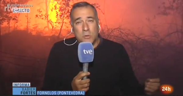 Foto: Xabier Fortes, crítico con TVE, informando de los incendios para la cadena pública.