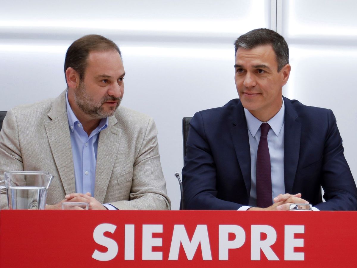 Foto: José Luis Ábalos y Pedro Sánchez, en un acto del PSOE. (EFE)