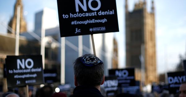 Foto: Protesta contra el antisemitismo frente al Parlamento británico en Londres, el 26 de marzo de 2018. (Reuters)